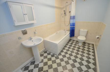 2 bedroom Flat to let in Victoria Court, Grimsby, DN31