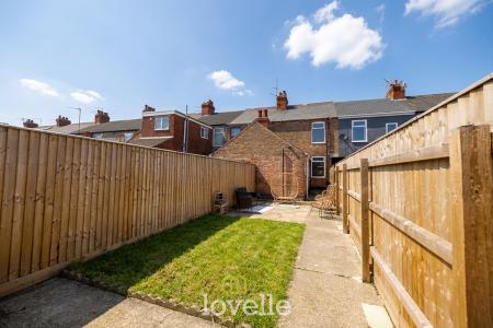 2 bedroom Terraced House for sale in Fairmont Road, Grimsby, DN32