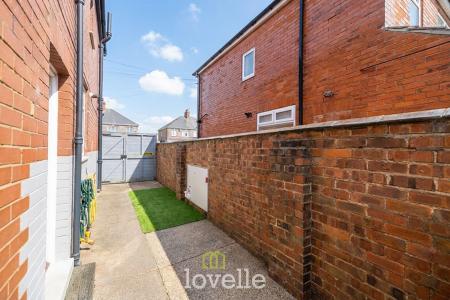 3 bedroom Semi-detached house for sale in Shaftesbury Avenue, Grimsby, DN34