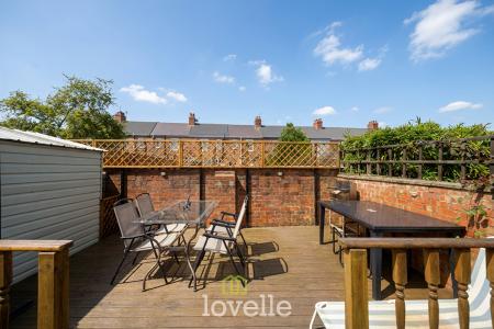 3 bedroom Semi-detached house for sale in Shaftesbury Avenue, Grimsby, DN34