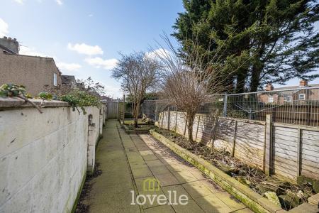 2 bedroom Terraced House for sale in Rutland Street, Grimsby, DN32