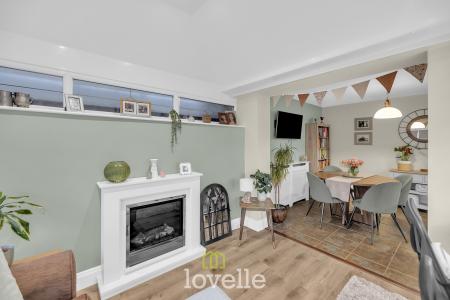 2 bedroom Semi-detached house for sale in Ashby Close, Willows, Grimsby, DN37