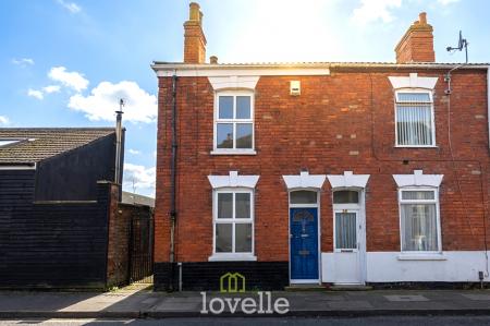 2 bedroom End of terrace house for sale in Grafton Street, Grimsby, DN32