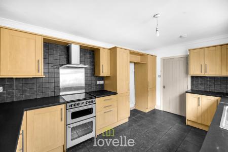 3 bedroom Terraced House for sale in Hainton Avenue, Grimsby, DN32