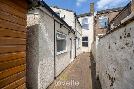 3 bedroom Terraced House for sale in Hainton Avenue, Grimsby, DN32