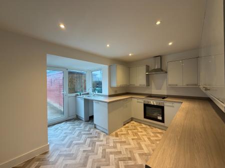 3 bedroom Terraced House to let in Tintern Walk, Grimsby, DN37