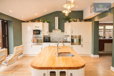 4 bedroom Detached house for sale in Conisholme Road, North Somercotes, LN11