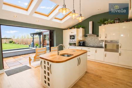 4 bedroom Detached house for sale in Conisholme Road, North Somercotes, LN11