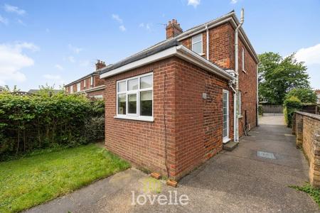 3 bedroom Semi-detached house for sale in Yarborough Road, Grimsby, DN34