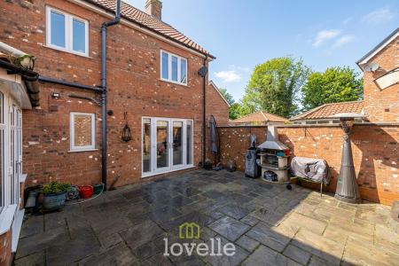 4 bedroom Detached house for sale in Mayfields Court, Stallingborough, DN41