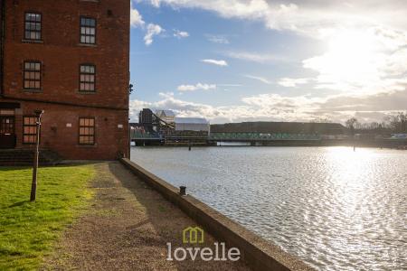 1 bedroom Apartment for sale in Victoria Wharf, Grimsby, DN31