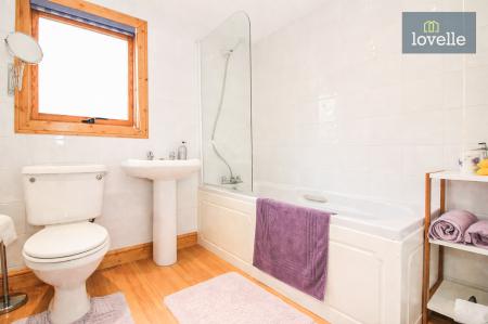 2 bedroom Log Cabin for sale in Kenwick Park, Louth, LN11