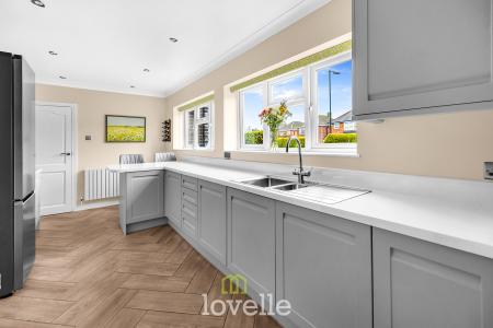 5 bedroom Detached house for sale in Allestree Drive, Scartho, Grimsby, DN33