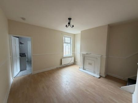 2 bedroom Terraced House to let in Julian Street, Grimsby, DN32