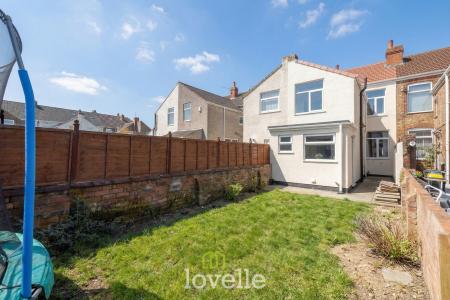 3 bedroom Terraced House for sale in Columbia Road, Grimsby, DN32