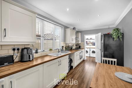 3 bedroom Terraced House for sale in Columbia Road, Grimsby, DN32