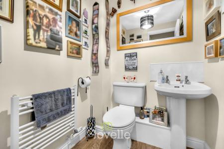 4 bedroom Detached house for sale in Buttercup Court, Healing, DN41