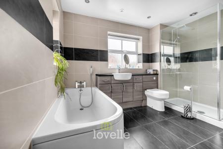 4 bedroom Detached house for sale in Buttercup Court, Healing, DN41