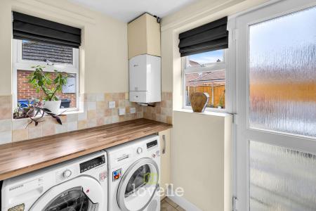 4 bedroom Detached house for sale in Buttercup Court, Healing, DN41