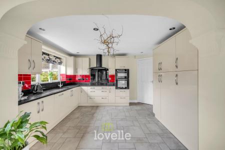 4 bedroom Detached house for sale in Buttercup Court, Healing, DN41