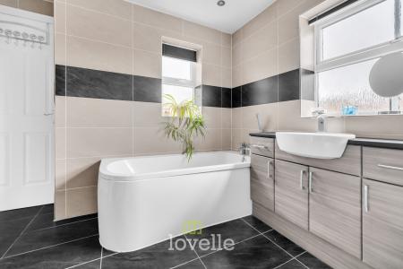 4 bedroom Detached house for sale in Buttercup Court, Healing, DN41