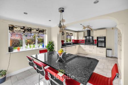 4 bedroom Detached house for sale in Buttercup Court, Healing, DN41