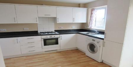 2 bedroom Terraced House to let in Danes Close, Grimsby, DN32