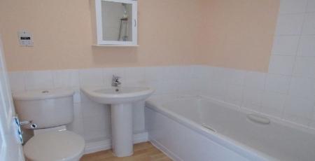 2 bedroom Terraced House to let in Danes Close, Grimsby, DN32
