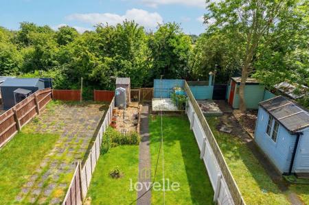 3 bedroom Terraced House for sale in Chelmsford Avenue, Grimsby, DN34