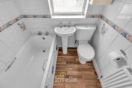 3 bedroom Terraced House for sale in Chelmsford Avenue, Grimsby, DN34