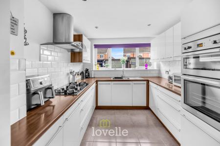 3 bedroom Semi-detached house for sale in Worlaby Road, Scartho, Grimsby, DN33