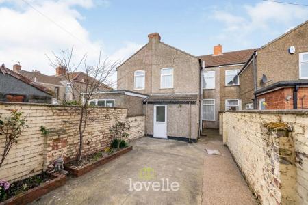 2 bedroom Terraced House for sale in Elsenham Road, Grimsby, DN31