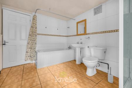 2 bedroom Terraced House for sale in Elsenham Road, Grimsby, DN31