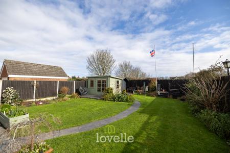 4 bedroom Detached house for sale in Beacon Court, Grimsby, DN32