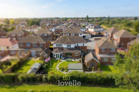 4 bedroom Detached house for sale in Beacon Court, Grimsby, DN32