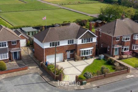 4 bedroom Detached house for sale in Beacon Court, Grimsby, DN32