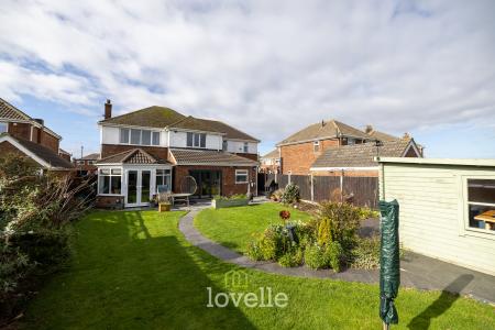 4 bedroom Detached house for sale in Beacon Court, Grimsby, DN32