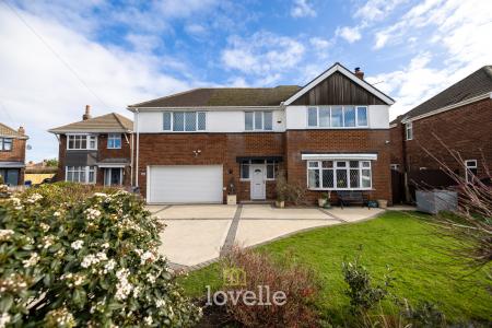 4 bedroom Detached house for sale in Beacon Court, Grimsby, DN32