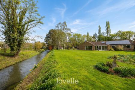 4 bedroom Detached bungalow for sale in Waithe Lane, Brigsley, DN37