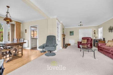 4 bedroom Detached bungalow for sale in Waithe Lane, Brigsley, DN37