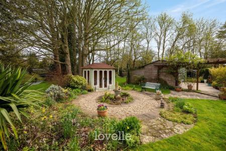 4 bedroom Detached bungalow for sale in Waithe Lane, Brigsley, DN37