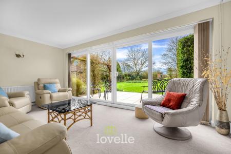 4 bedroom Detached bungalow for sale in Waithe Lane, Brigsley, DN37