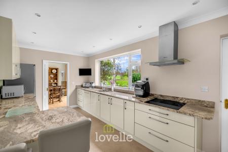 4 bedroom Detached bungalow for sale in Waithe Lane, Brigsley, DN37