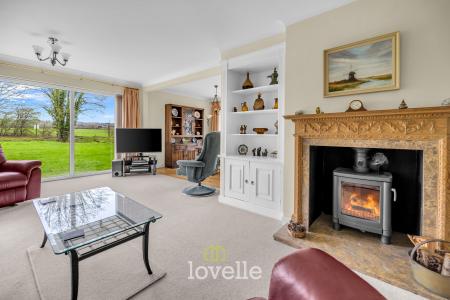 4 bedroom Detached bungalow for sale in Waithe Lane, Brigsley, DN37