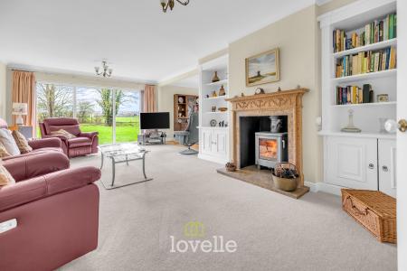 4 bedroom Detached bungalow for sale in Waithe Lane, Brigsley, DN37