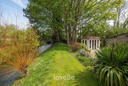 4 bedroom Detached bungalow for sale in Waithe Lane, Brigsley, DN37