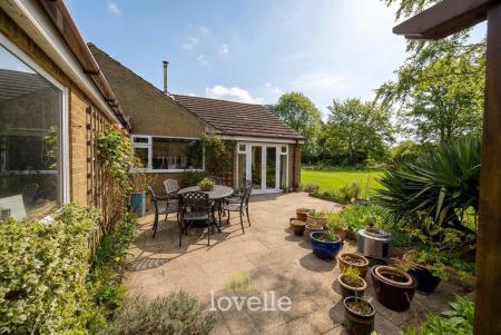 4 bedroom Detached bungalow for sale in Waithe Lane, Brigsley, DN37
