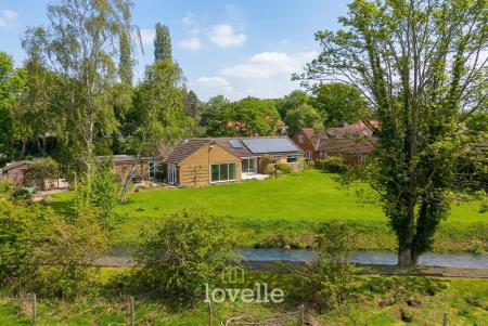 4 bedroom Detached bungalow for sale in Waithe Lane, Brigsley, DN37