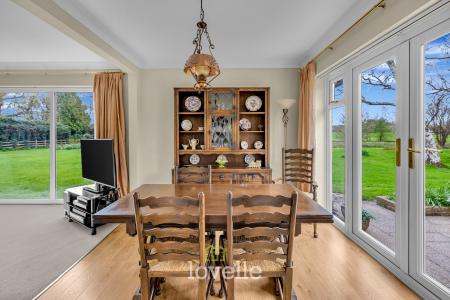 4 bedroom Detached bungalow for sale in Waithe Lane, Brigsley, DN37