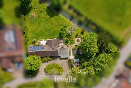 4 bedroom Detached bungalow for sale in Waithe Lane, Brigsley, DN37